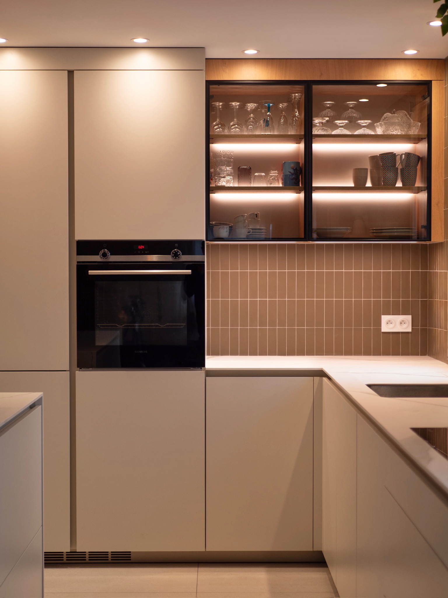 Appartement : Pose d'une cuisine - Cuisines & Portes